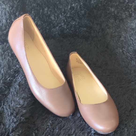 Naturalizer Women's Brown Round-Toe Ballet Flats - Picture 2 of 8